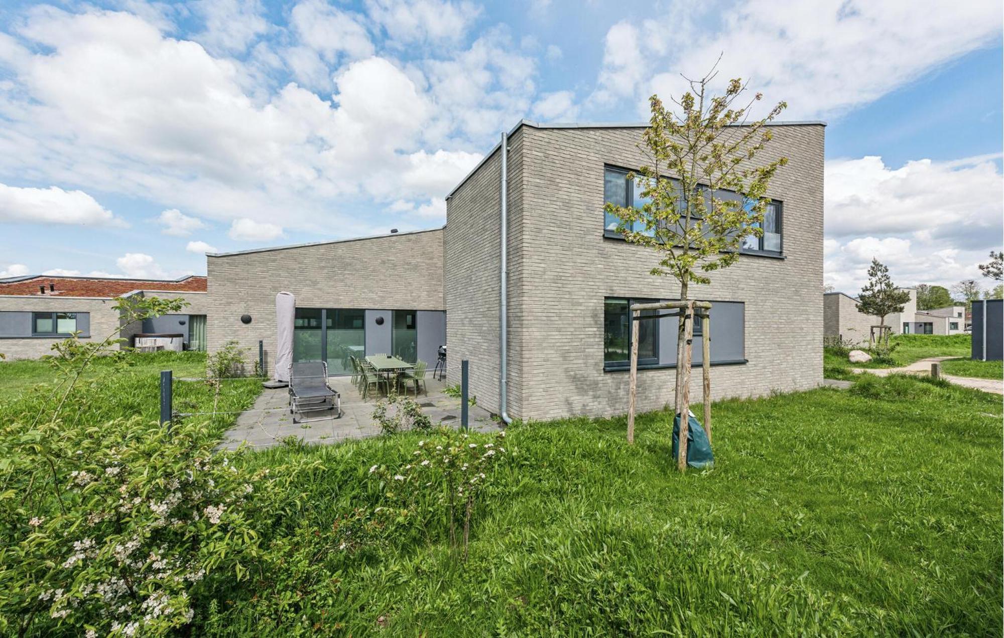 Cozy Home In Lembruch-Duemmer See With Sauna Exterior photo