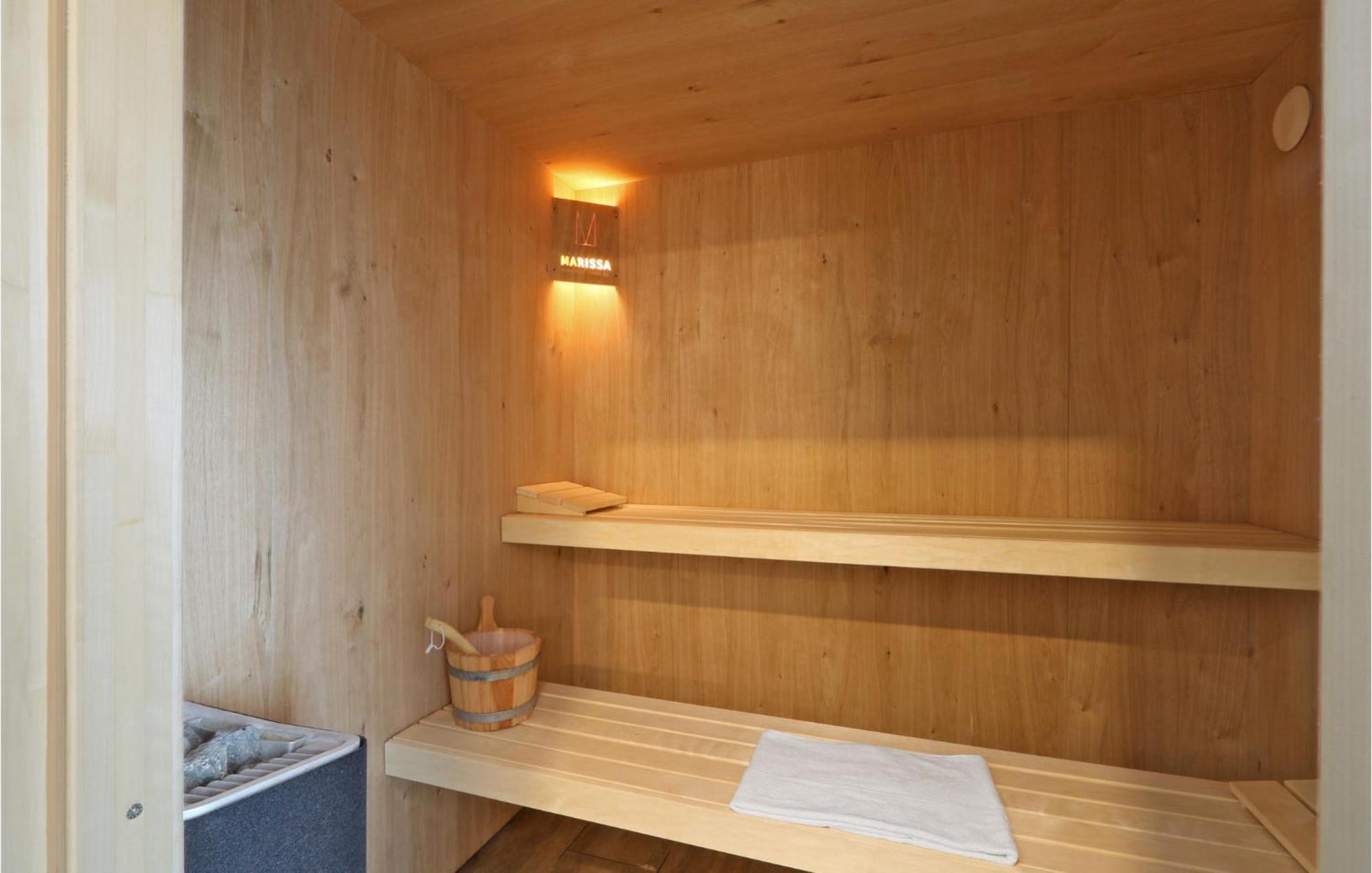 Cozy Home In Lembruch-Duemmer See With Sauna Exterior photo